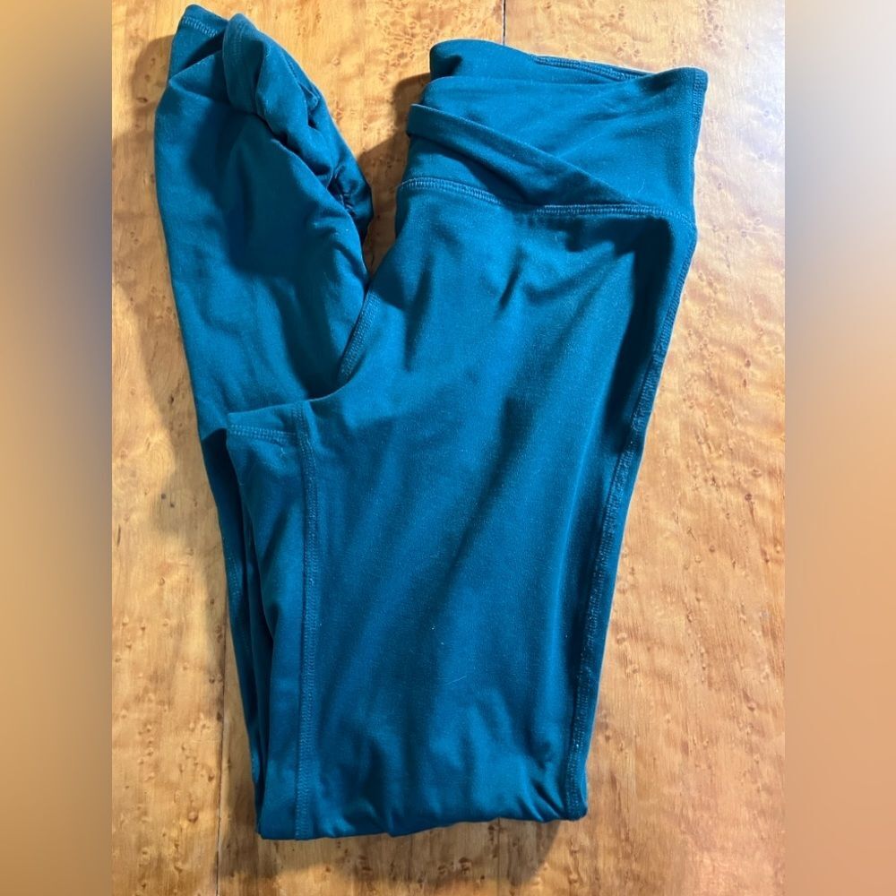 Unknown brand, teal leggings, detail at waist and ankle, excellent condition,